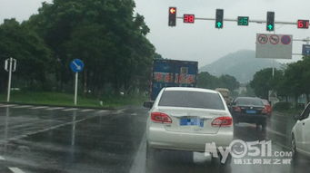 从“另一撞隔离墩”谈起 完善交通设施，关乎安全与发展的双重命题